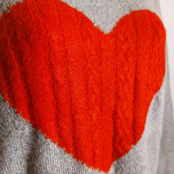 Rickis long sleeve red heart sweater. - Picture 6 of 7